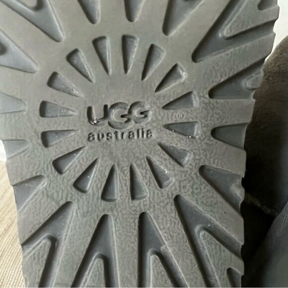 UGG Australia Grey Boots S/N 5815 Leather Genuine Sheepskin Classic Tall US  W6 - Picture 4 of 14